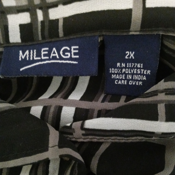 Mileage Women's Plus Size Asymmetrical Sheer Checkered Button-Down Top 2X - Picture 5 of 5